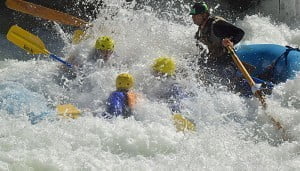 Raft disappears into hydraulic on Cherry Creek